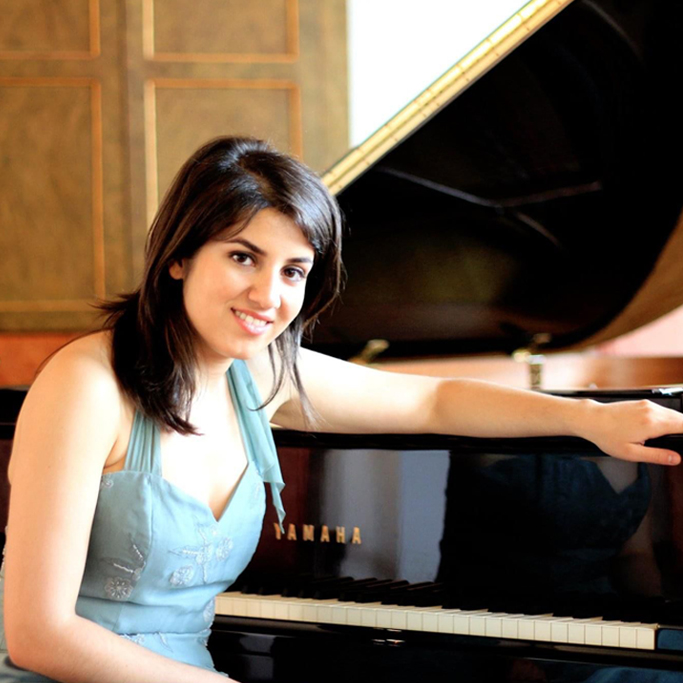 Aida Sigharian 
Piano